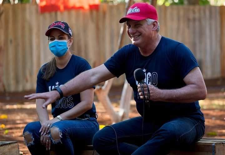 ¡Me encantó esta foto!, tantas fotos que he visto hoy en las redes esta es muy natural, inmensa en contenido. Gracias <a href="/DiazCanelB/">Miguel Díaz-Canel Bermúdez</a> por estar siempre junto a los jóvenes. 

#VamosConTodo #60UJC #CubaPorLaVida 

<a href="/MINSAPCuba/">Ministerio de Salud Pública de Cuba</a> <a href="/japortalmiranda/">José Angel Portal Miranda</a> <a href="/PardoRegla/">Regla Angulo Pardo</a> @ZAxTi <a href="/Reylope13/">Rey Lopez</a>