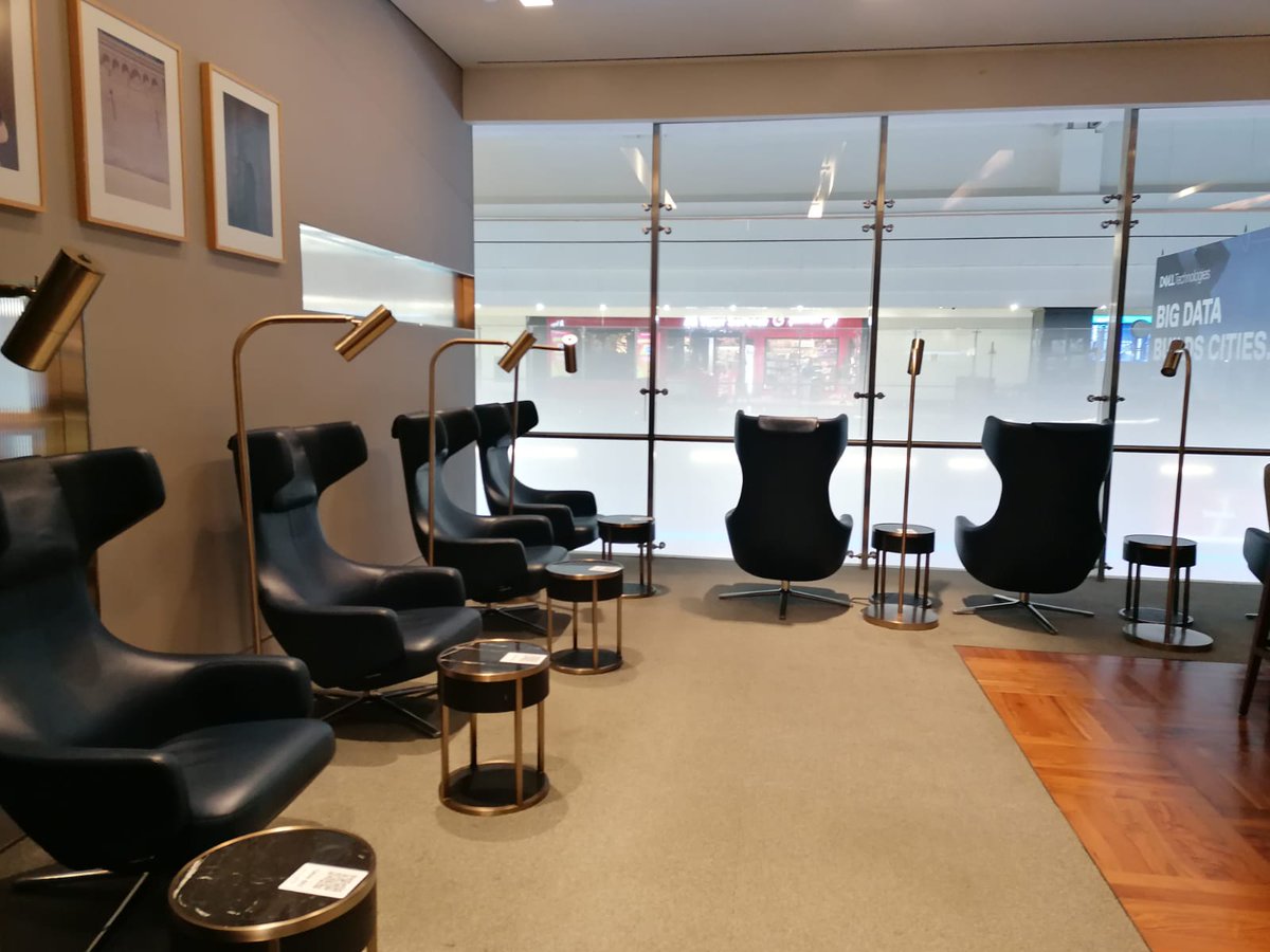 rubberball's tweet photo. @British_Airways so you can't use the lounge at #dubai incase it gets too busy... It's empty... What's the point of having a silver card if you can't use the lounge https://t.co/k8ep06GmTR