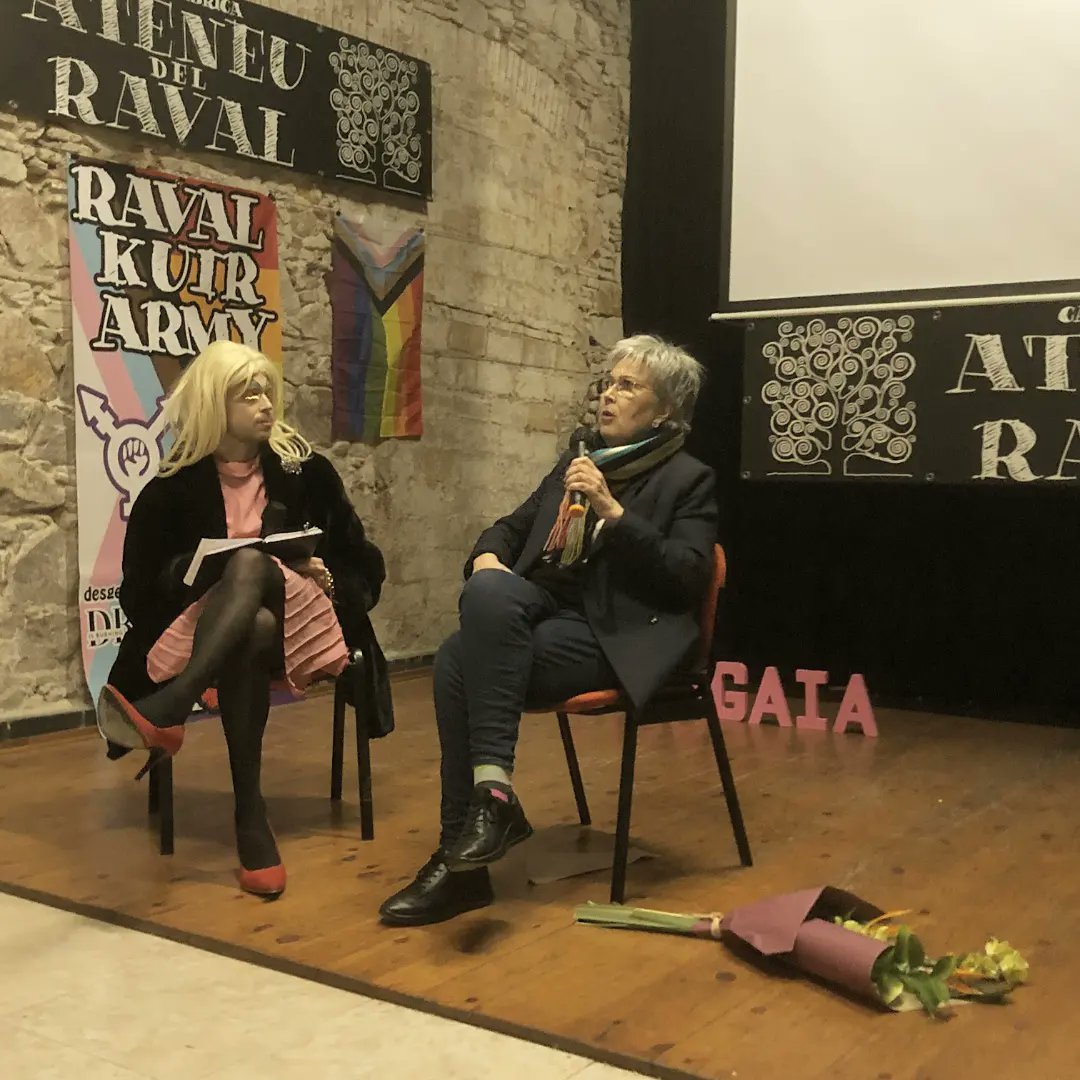 atzagaia's tweet photo. Moltes gràcies per omplir de gom a gom l'acte d'homenatge a la cineasta Marta Balletbò.
I moltes gràcies a l'@AteneudelRaval per acollir-nos a la seva fantàstica sala de cinema.
Vam gaudir molt amb el casament, la projecció de 'Costa Brava' i el cinefòrum. https://t.co/AeFjuv68p2