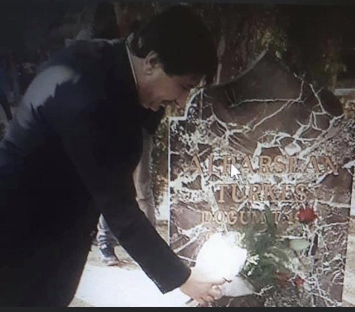 ismailt18's tweet photo. Büyük Türk milletinin yetiştirdiği ve Türk milletine hizmet etmeyi ömrünün son anına kadar sürdüren merhum Başbuğ Alparslan Türkeş’i, aramızdan ayrılışının sene-i devriyesinde rahmet minnet ve şükranla anıyorum. 
 Ruhu şad mekanı cennet olsun. https://t.co/kVo0H1J688