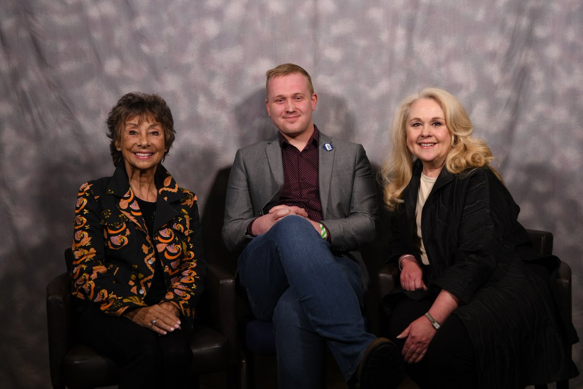 Jonathan613077's tweet photo. Thank you @DWASonline for a great event. Lovely to see @purves_peter @CaroleAnnFord1 @bonnie_langford and @GrahamcoleAct 😁 Looking forward to next April already! #thecapitolevent #capitolv https://t.co/lf60JZQ368