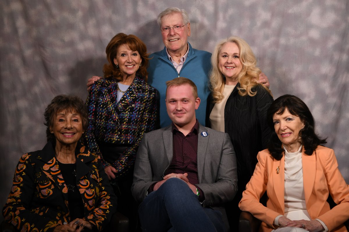 Jonathan613077's tweet photo. Thank you @DWASonline for a great event. Lovely to see @purves_peter @CaroleAnnFord1 @bonnie_langford and @GrahamcoleAct 😁 Looking forward to next April already! #thecapitolevent #capitolv https://t.co/lf60JZQ368