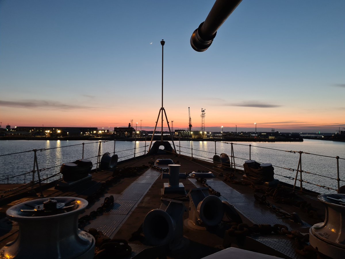 hms_kent's tweet photo. Sunset in HMNB Portsmouth as we go into the final stages of our engineering support period #RNEngineering https://t.co/cN96geUHVx