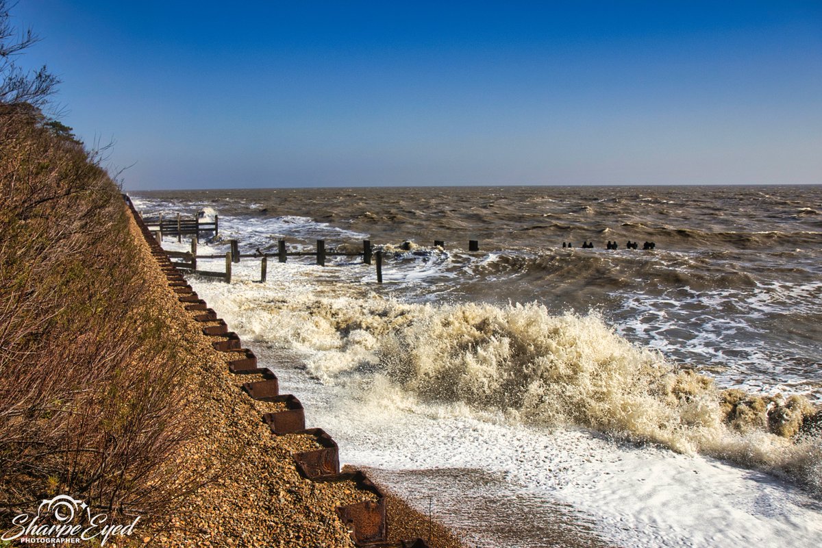A windy day at Bawdsey in Suffolk.

#bawdsey #Suffolk #bytheseaside #photo #photography #nature #NaturePhotography #waves #blueskies