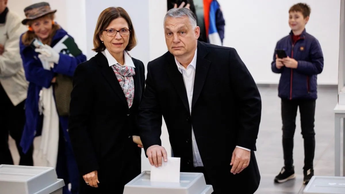 SabineValentic's tweet photo. Bravo #Orban Pobijedio sa #Fidez strankom sa 2/3 većinom 🇭🇺✌️🇭🇺 #UngarnWahl2022 #hungaryelections 💪🇭🇺✌️ Globalisti koje je financirao #Soros su potopljeni. Tako se bije bitka za domovinu https://t.co/Um2wZ7foXe