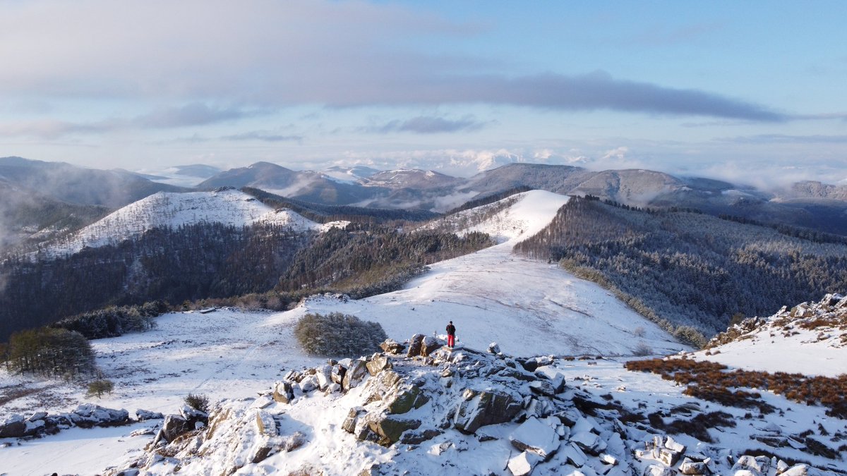 tokitan's tweet photo. Sunrise over the mountains.
#elurra #nieve #basquemountains #basquecountry #euskadi #basque #euskalherria #snow #mendia #mountains #montes #montaña #mendiak #landscape #mountainscape #adarra #egunsentia #sunrise #mandoegi #gipuzkoa #amanecer https://t.co/FoC0zjbad8