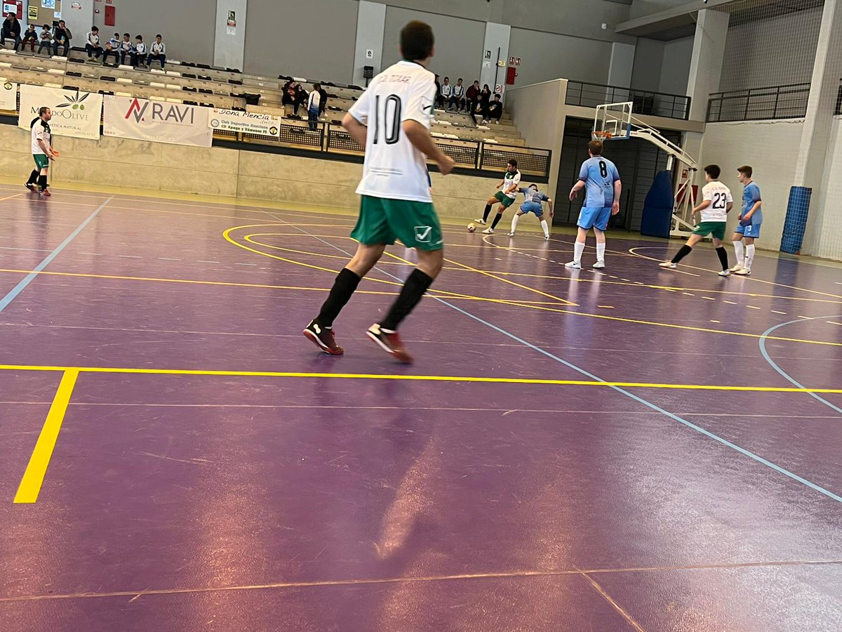 ApagayVamonosFS's tweet photo. SÉNIOR | Nuestro primer equipo @Pub_Area cierra la temporada como local venciendo 5-2 a un buen equipo como es #CDToxar. Campitos, Dani Amo, Fernan, Cala y Mara hicieron los tantos para el equipo de #DoñaMencía. https://t.co/PENWpiw3El