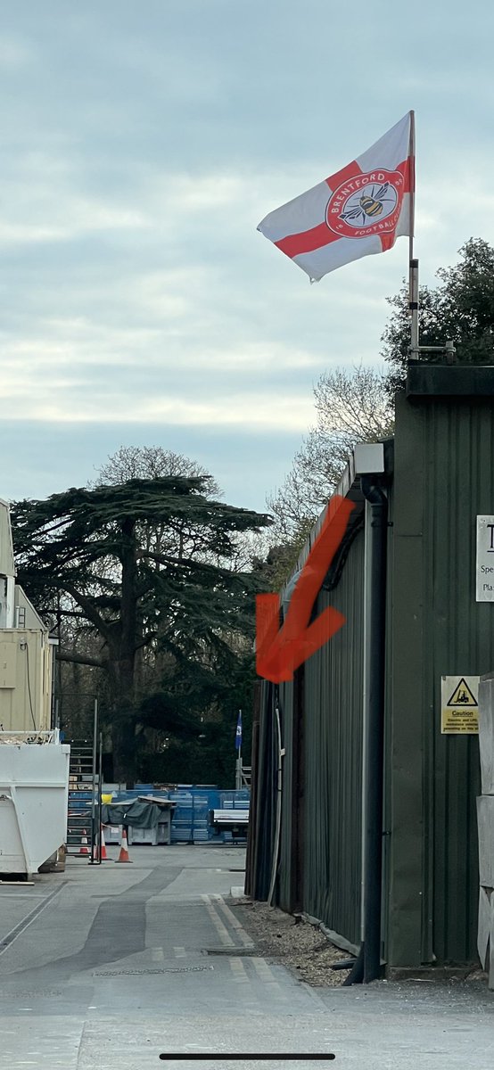 Jamiepowell79's tweet photo. New flag up at work today. Keep the neighbours happy 😉 #BrentfordFC https://t.co/b5XRXphWCA
