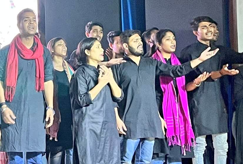 ArvindGaur's tweet photo. आज अस्मिता थियेटर ने अम्बेडकर इंटरनेशनल सेंटर, जनपथ में नुक्कड़ नाटक बुढ़ापा (budhaapa) किया।  
यह नाटक 'उड़ान: कला का महाकुंभ' के तहत नवसंवत्सर 2079 के अवसर पर आयोजित 'आरंभ' कार्यक्रम में  मंचित हुआ। 
#AsmitaTheatre #Theatre  #NukkadNatak #नुक्कड़नाटक #Budhaapa  #नवसंवत्सर_2079 https://t.co/17jFol1kVb