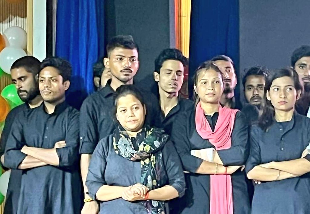 ArvindGaur's tweet photo. आज अस्मिता थियेटर ने अम्बेडकर इंटरनेशनल सेंटर, जनपथ में नुक्कड़ नाटक बुढ़ापा (budhaapa) किया।  
यह नाटक 'उड़ान: कला का महाकुंभ' के तहत नवसंवत्सर 2079 के अवसर पर आयोजित 'आरंभ' कार्यक्रम में  मंचित हुआ। 
#AsmitaTheatre #Theatre  #NukkadNatak #नुक्कड़नाटक #Budhaapa  #नवसंवत्सर_2079 https://t.co/17jFol1kVb