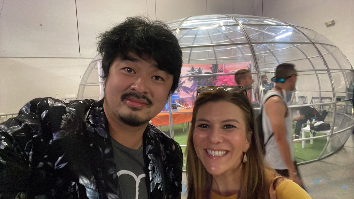 yukaichou's tweet photo. So great to meet @AcrobatsKings at @MiamiNFTweek . Cool artists learning about NFTs https://t.co/bdkqJjsMsT