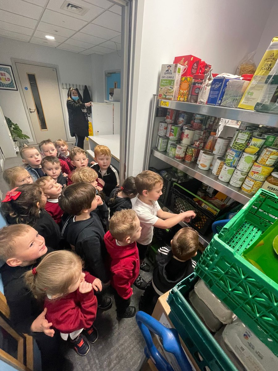 YCB_Primary's tweet photo. Nursery am have been thinking about ways we can be superheroes of the community.We went to visit our schools food bank and talked about why it is important.We have been spending time outside developing our gross motor skills,  enjoying the beautiful weather. Amazing ☀️ https://t.co/92fWx2s7Lx