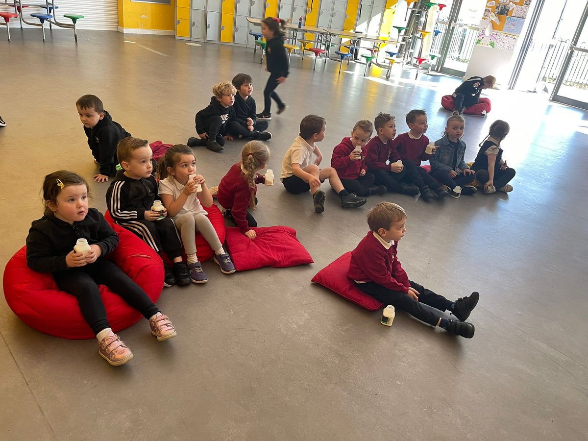 YCB_Primary's tweet photo. Nursery am have been thinking about ways we can be superheroes of the community.We went to visit our schools food bank and talked about why it is important.We have been spending time outside developing our gross motor skills,  enjoying the beautiful weather. Amazing ☀️ https://t.co/92fWx2s7Lx