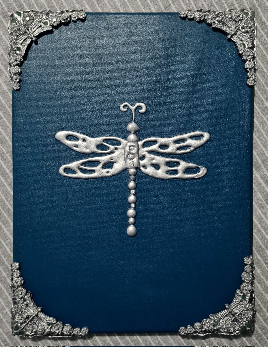 RubenAltArt's tweet photo. Finally finished this #teal coloured, #A4 #canvaspainting
I love #dragonflies, so why not include one done in this style ❤
I've incorporated #amethyst and #jade into the corners xXx
#RubenArt #talentbeyondchallenges #mixedmedia #spiritualart #artistsontwitter #art https://t.co/u98HMnMlkH