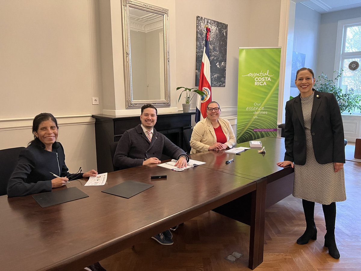 amoduber's tweet photo. Finalizando una jornada electoral exitosa en La Haya https://t.co/duqU5tDcFw
