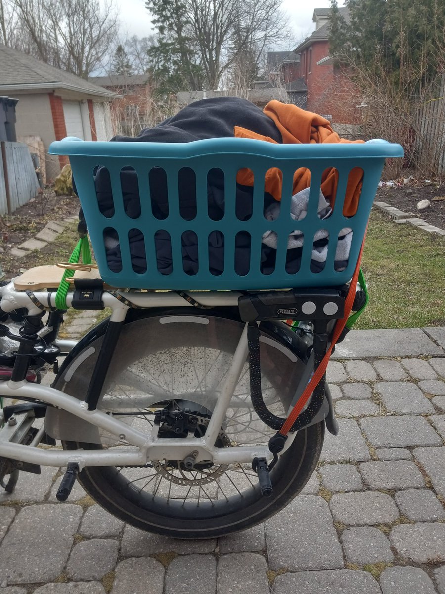 Andreabigfoot's tweet image. #30daysofbiking 
Cold, grey and a sprinkle of snow in the air. To the laundromat we go! #Radwagon4