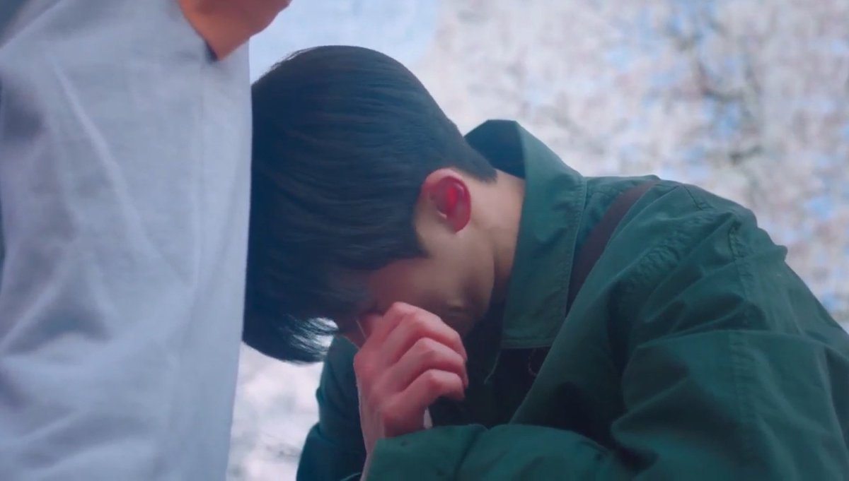 Dramas_Gls_etc's tweet photo. Terminei e não tô nada bem 😭🤧
Essa cena me destruiu 💔

Entendo a frustração de alguns sobre o episódio final, mas pra mim mesmo eles não tendo ficado juntos, não tem como apagar tudo que eu senti com essa história e com esses personagens, Não tem! 🤧

#TwentyFiveTwentyOneEp16 https://t.co/X4OQy0ehVo