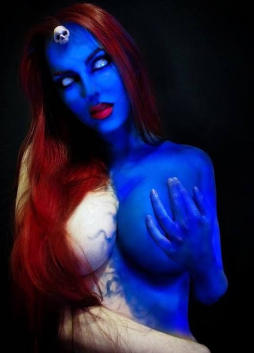 "Happy Seductive Sunday to all my lovely boys, girls and non-binary partners in my life. Know that your love and comfort will always make me happy."