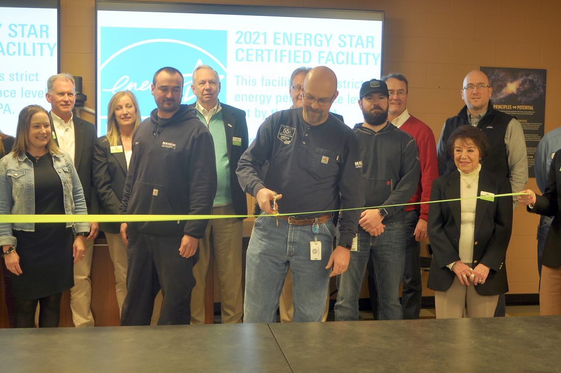 WebsterCalhoun's tweet image. New product celebrated at Koch Fertilizer   $2 million project completed   1l.ink/PL2F3VB