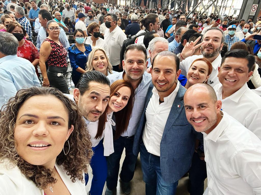 Christianvonroe's tweet photo. El panismo está unido entorno a @TereJimenezE.
Su visión de un gobierno con valores, cercano y eficaz le darán la victoria. #LoQueQueremos.
¡Va por Aguascalientes!
@MarkoCortes @marianagc @EnriqueVargasdV @SantiagoCreelM. https://t.co/6JkmrIgSSJ