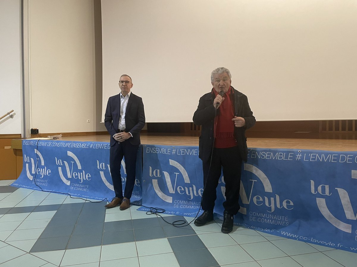 FlorenceBlatrix's tweet photo. Cet après-midi à Vonnas, projection du documentaire exceptionnel « confidences de soldats, les appelés de la guerre d’Algérie » produit par la CC de la Veyle : un travail de mémoire, de vérité et de sincérité ! Merci à @CGreffet et @alainneri https://t.co/niGtKkLnC7