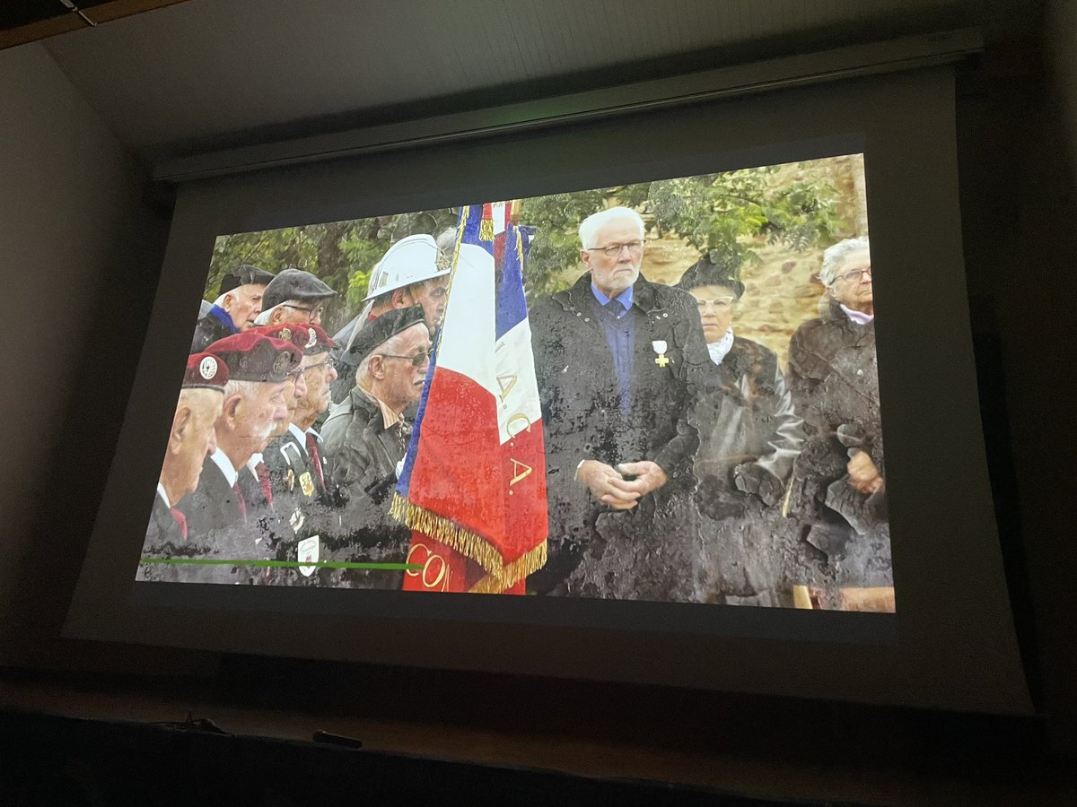 FlorenceBlatrix's tweet photo. Cet après-midi à Vonnas, projection du documentaire exceptionnel « confidences de soldats, les appelés de la guerre d’Algérie » produit par la CC de la Veyle : un travail de mémoire, de vérité et de sincérité ! Merci à @CGreffet et @alainneri https://t.co/niGtKkLnC7