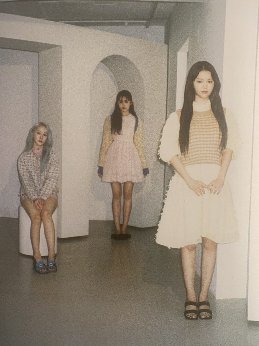 itzevergIow's tweet photo. unit photos - Everglow tmrw Korea magazine https://t.co/frBtnwrBOi