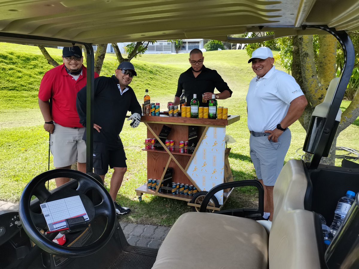 Hein15's tweet photo. Hanging out with the boys at Bellville Golf Club.

@Tygerberg_Rugby Old Boys Golf Day..

@AdrianBotha91 https://t.co/3sV3kinMAp