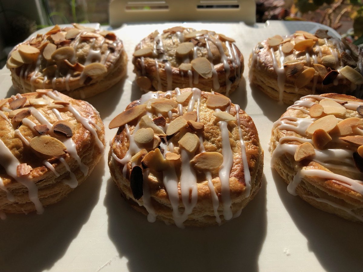 NotCalledJason's tweet photo. Inadvertently took part in the #twitterbakealong today. Pear and almond turnovers using cheats rough puff pastry 😋 https://t.co/jaJQYvWEUU