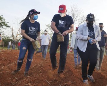 Esa es la realidad de mi país, una juventud comprometida, participativa, creadora, emprendedora, junto a nuestro Presidente <a href="/DiazCanelB/">Miguel Díaz-Canel Bermúdez</a> Ejemplo de verdadero Revolucionario, siempre al lado del deber, aportándo a la #SoberaniaAlimentaria #VamosConTodoPatriaOMuerte