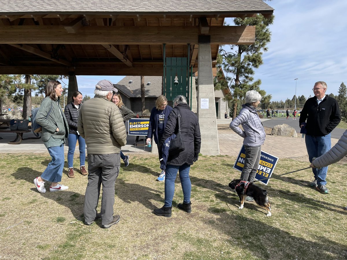 Emerson4OR's tweet photo. Thank everyone who turned out to grab a yard sign and some swag! Lots of cute dogs and lots of kids on the playground - my kind of campaigning! #orpol #orleg #Flip53 https://t.co/4hVSXUKLtN