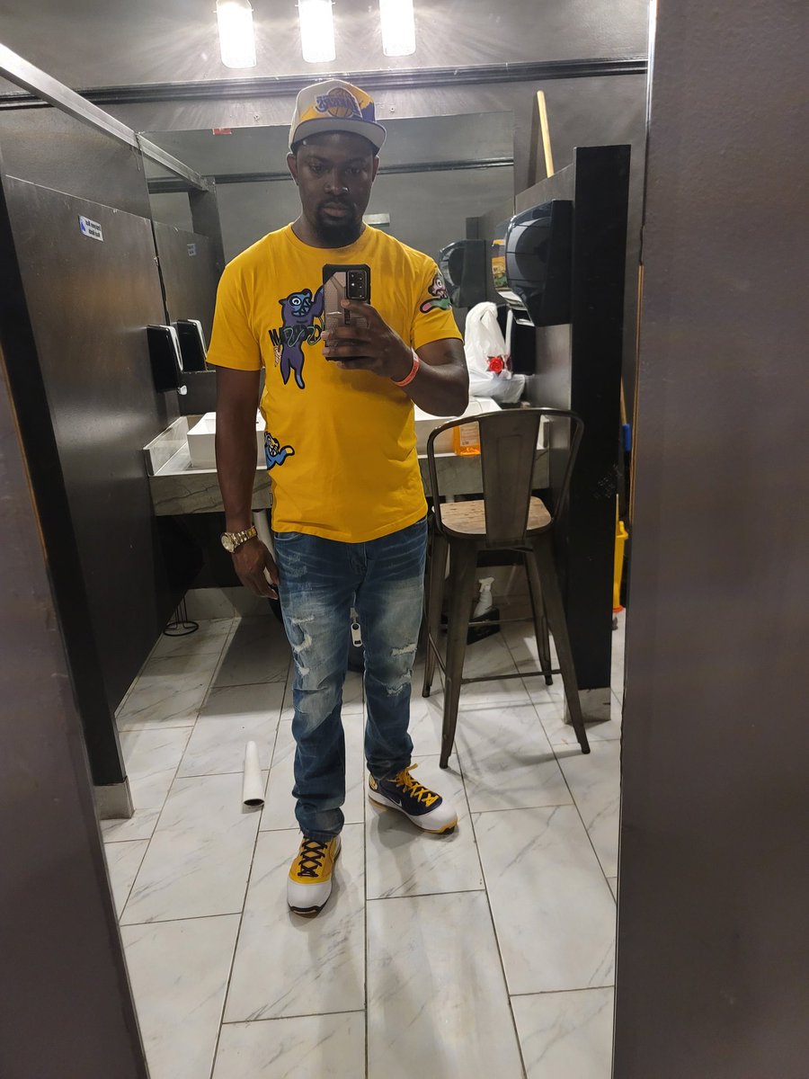 m3nac324's tweet photo. Lakers for life #fitlit https://t.co/dv8bUxDf22
