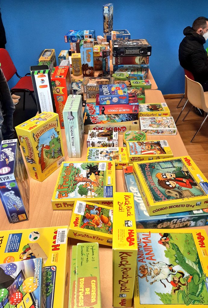 Angel_Galindo_'s tweet photo. 🏟️🐉Cerca de 200 personas pasaron por la Casa Joven para disfrutar de las 'II Jornadas de Juegos de Mesa', iniciativa que hemos organizado desde @segoviajoven en colaboración con @ludoducto.

✅Los participantes pudieron probar decenas de juegos de mesa de diferentes temáticas. https://t.co/yEzLvWeWNv