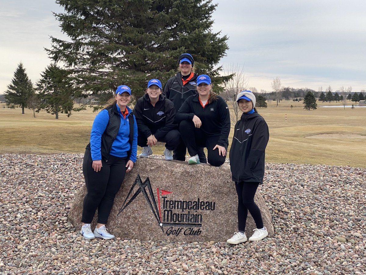 UWPlattWGolf's tweet photo. Wonderful, cold day of golf. https://t.co/KyuqAfw22F