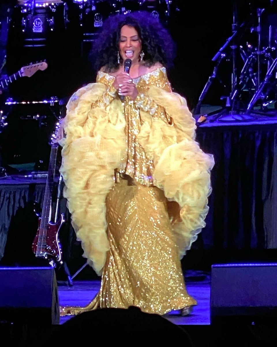 royality's tweet photo. Last night was LEGENDARY! https://t.co/riP2Y8Zu4z