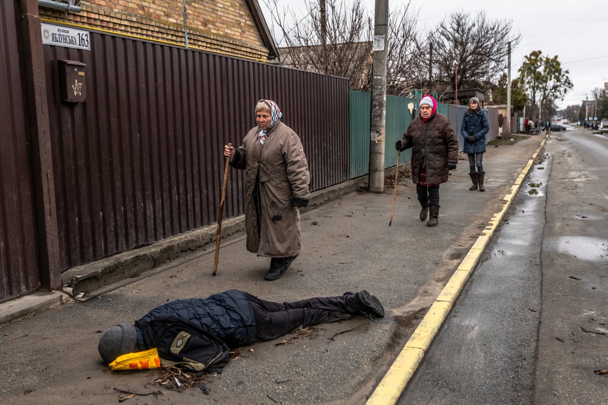 Daniel Berehulak (@berehulak) on Twitter photo The body of a civilian, reportedly killed by Russian forces, remained on the streets on April 2 in Bucha.
<a href="/nytimes/">The New York Times</a> #ukraine #war #UkraineWar #military #warukraine #irpin #kyiv #ukrainerussianwar #russia #invasion #war #conflict #military #photojournalism #ukraine #europe #bucha The body of a civilian, reportedly killed by Russian forces, remained on the streets on April 2 in Bucha.
<a href="/nytimes/">The New York Times</a> #ukraine #war #UkraineWar #military #warukraine #irpin #kyiv #ukrainerussianwar #russia #invasion #war #conflict #military #photojournalism #ukraine #europe #bucha