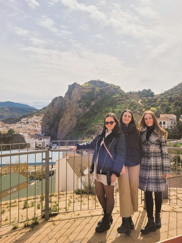 DonnaLyly's tweet photo. Domingo cambileño con los #orienteraos ❤️ #Andalucía #Jaén #Cambil #weekendvibes @DejarseO @LSutil_ @Jesus111GM #Marceando https://t.co/AVQTQkliI2