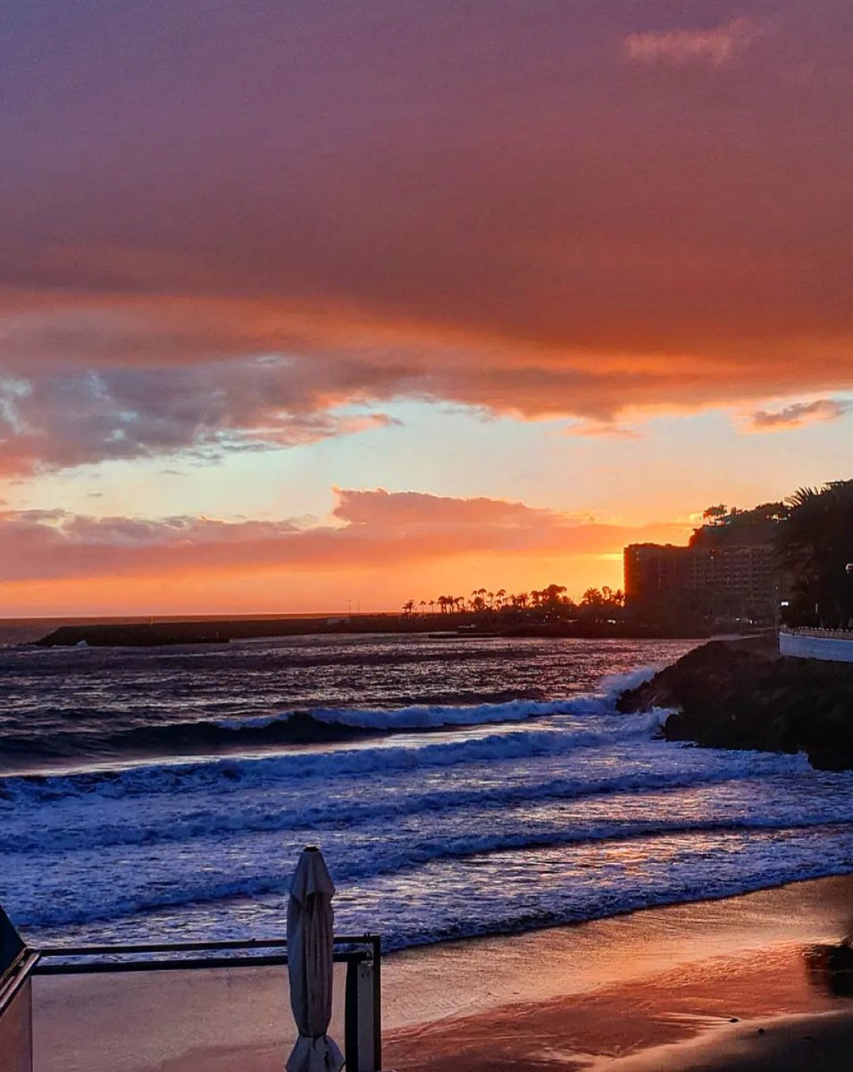 albarodriguezhe's tweet photo. Atardecer! ❤ #atardecer #playa #patalavaca #mogan #GranCanaria #NaturePhotography #3deAbril #FelizNoche @EmocionesCan @gcabrerar80 https://t.co/KzBvvs5sFn