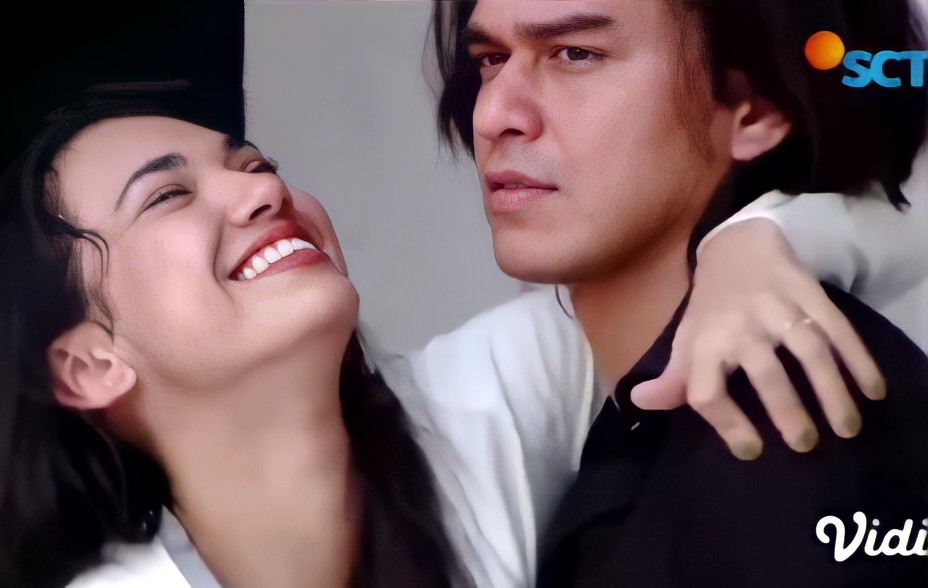 SamudraCinta_'s tweet photo. [Fajar Cornelia on screen]

Lia, Happy face. Gemessss amat 🤧

Cc : @sinemart_ph @SCTV 
Cr : Skrinsut [EPS 620]

#FaLia #FajarCornelia #ThrowbackScene #BHSI https://t.co/X6pz81vxb8