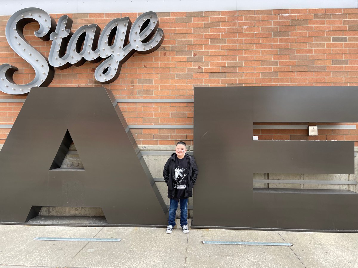 OhioDad36's tweet photo. @JellyRoll615 hyped and ready! Thank you Pittsburgh spring for the warm and sunny day 🤣🤣 https://t.co/Qi4SfRhy4T
