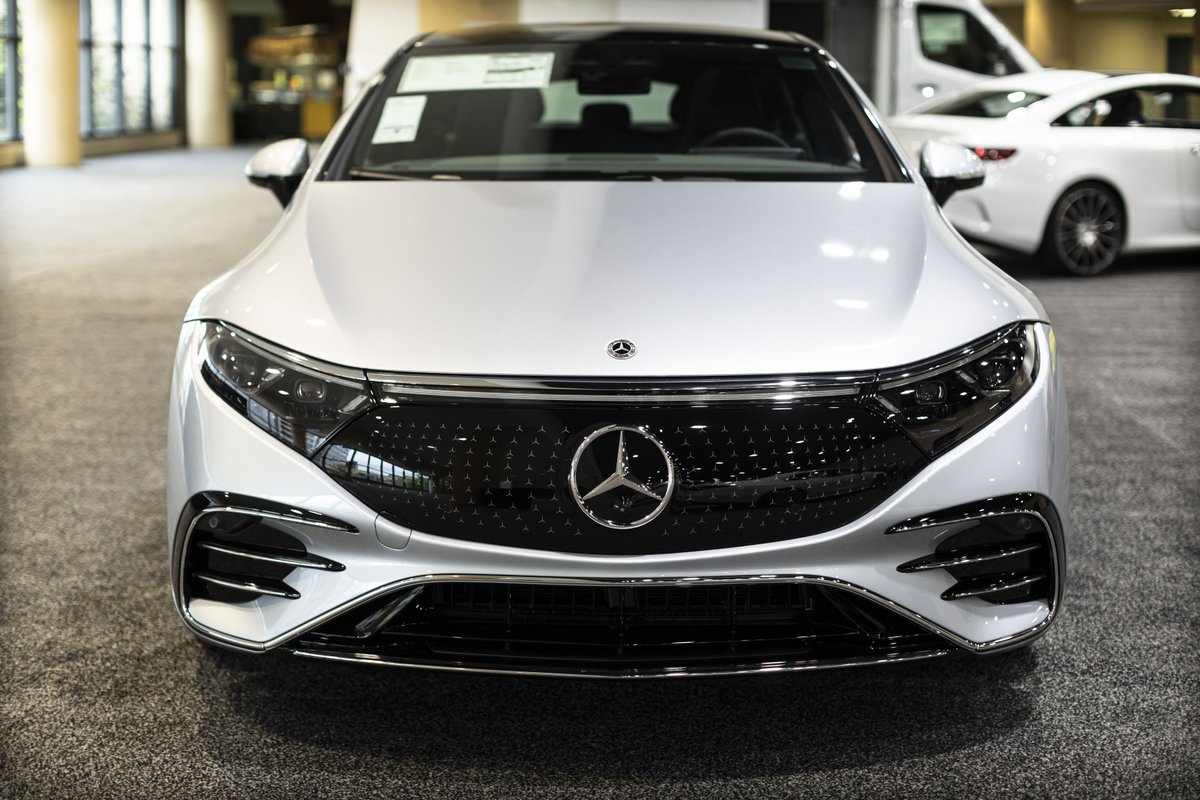 ALAutoShow's tweet photo. This is it, Alabama! It's your last call to come down to the 2022 Alabama Auto Show presented by @AmFirstFCU at the @BJCC East Exhibition Hall. Doors close for good at 6 PM, so don't miss out on seeing new EVs with support from @DriveEVAlabama. #AlabamaAutoShow https://t.co/eS05CRXZts