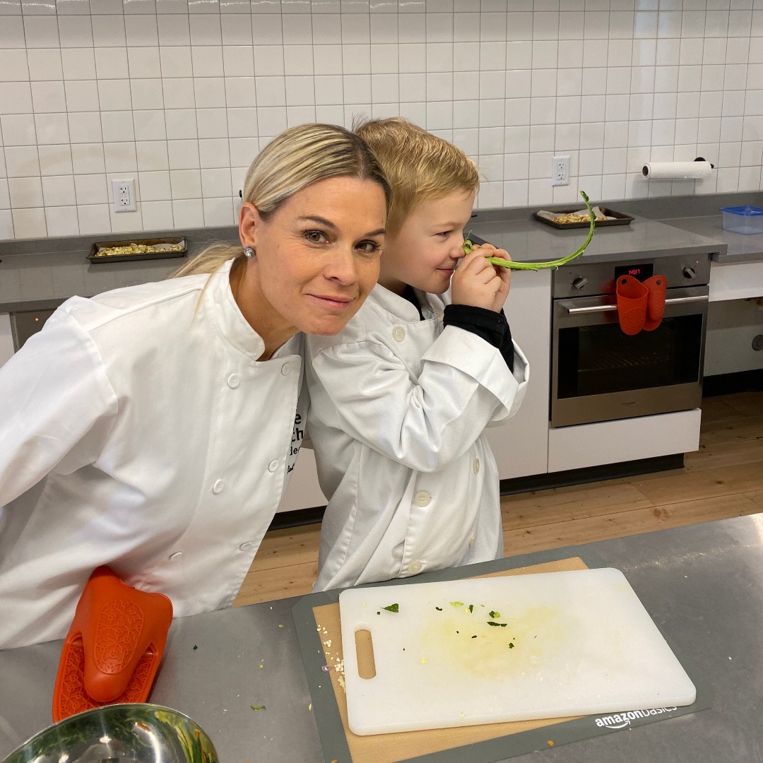 LittleKitchenA1's tweet photo. #HappyBirthday to our wonderful friend #IronChef @catcora ❤️❤️❤️
We can't wait to see what the next year holds for you and are so grateful to have you on this journey with us as we are changing lives from scratch!
#CatCora #LittleKitchenAcademy #KidsCooking #Kids https://t.co/rbgySjD54w