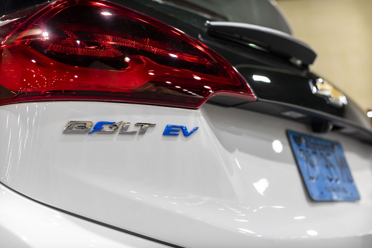 ALAutoShow's tweet photo. This is it, Alabama! It's your last call to come down to the 2022 Alabama Auto Show presented by @AmFirstFCU at the @BJCC East Exhibition Hall. Doors close for good at 6 PM, so don't miss out on seeing new EVs with support from @DriveEVAlabama. #AlabamaAutoShow https://t.co/eS05CRXZts