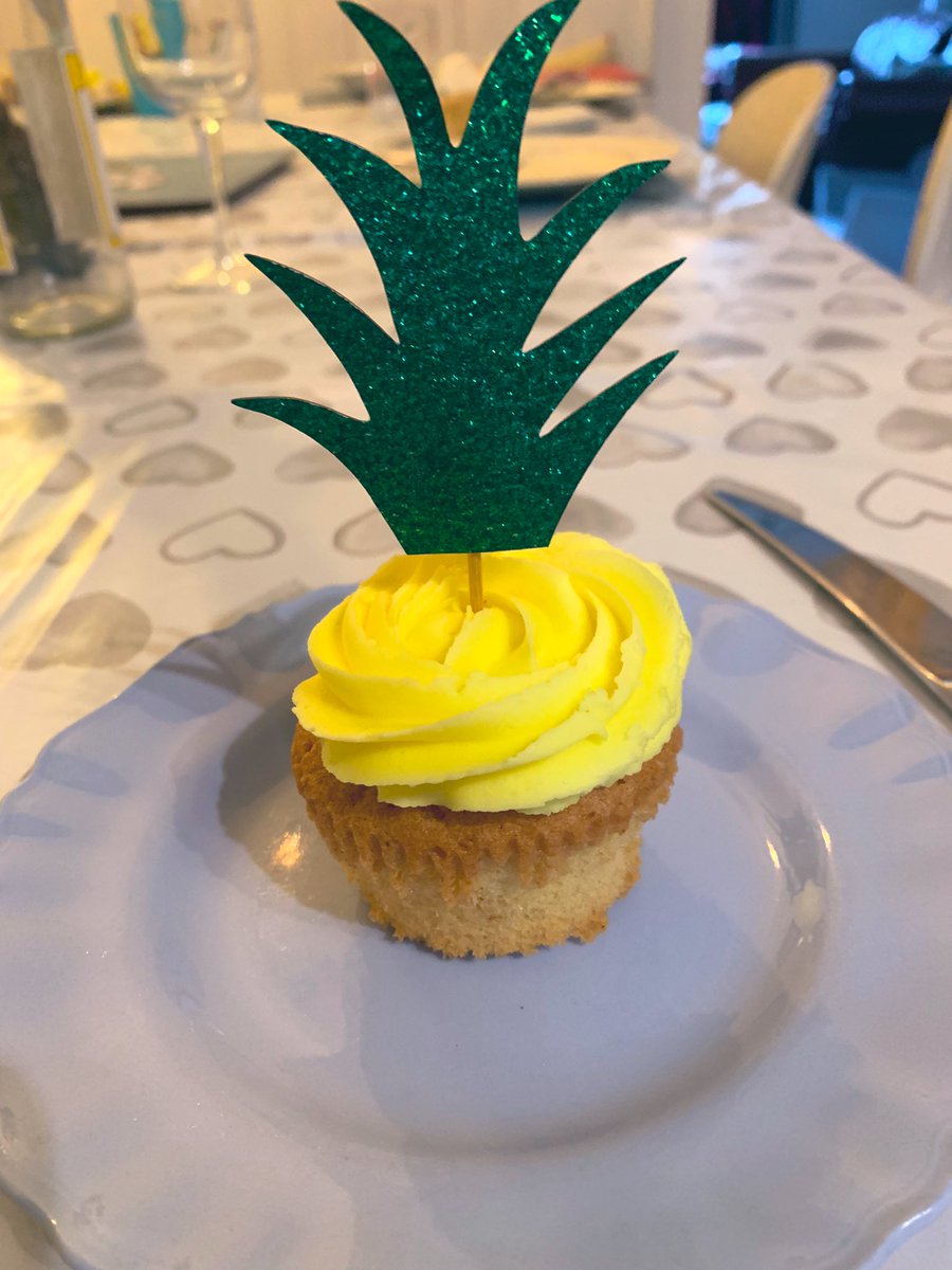 BeverleyHaigh1's tweet photo. @yr2melthamce J cut his cupcake into halves and then quarters (but I think he enjoyed eating it more!) 🧁 https://t.co/ErqjUNqtPV