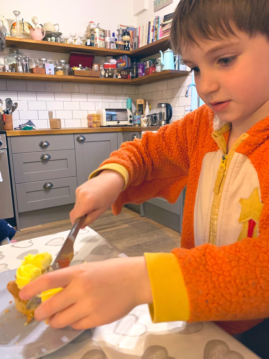 BeverleyHaigh1's tweet photo. @yr2melthamce J cut his cupcake into halves and then quarters (but I think he enjoyed eating it more!) 🧁 https://t.co/ErqjUNqtPV