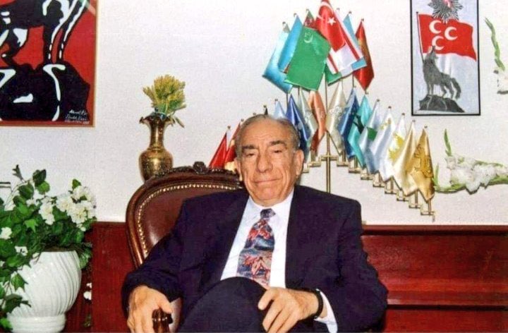 Kayseri’nin Pınarbaşı ilçesi Yukarı Köşkerli Köyüne meskun Avşar  Obalarından Koyunoğlu ailesinden;
Milliyetçi Hareket Partisi’nin kurucusu ve genel başkanı 24 Oğuz boyundan #Avşar Boyuna mensup Merhum Başbuğ #AlparslanTürkeş ’in vefatının 25 Sene-i Devriyesinde Rahmetle anıyorum