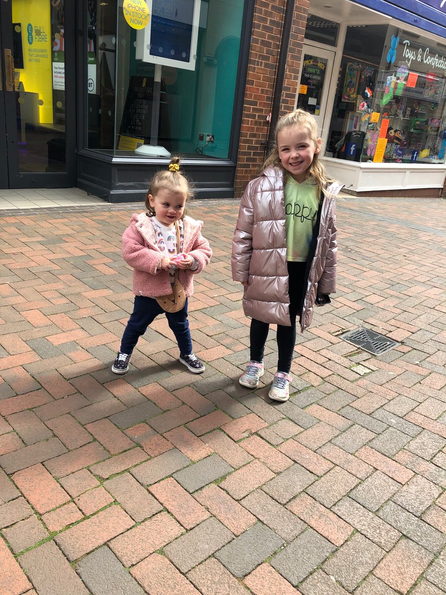 linzwalls's tweet photo. A day with these two little monkeys’s 🐒 🎀 https://t.co/LTZxX4owvl