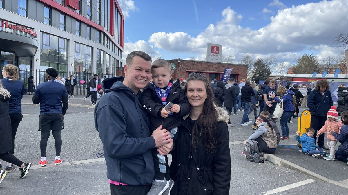 RunDaddyRun16's tweet photo. Team work makes the dream work 👨👩👦🌎🥰
Manchester Marathon 🏃♂️🐝✅
Official time of 3️⃣:4️⃣8️⃣:0️⃣7️⃣, a massive 1️⃣9️⃣:2️⃣8️⃣ PB from Brighton in 2019, and even more on Manchester 2021.
@Marathon_Mcr
#ManchesterMarathon #rundaddyrun #sub4 #PB https://t.co/P0vb2GWcqF