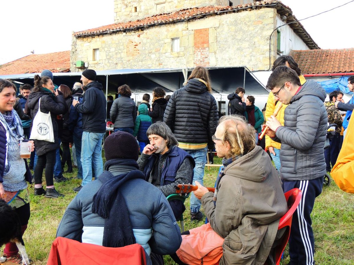Otxantegi's tweet photo. Atzoko eguna itzela izan zen!

Eskerrik asko hurbildu zineten guztioi!

Gogoratu eguaztenean asanblada irekia dugula.

Animatu! https://t.co/Dicv3mhPh6
