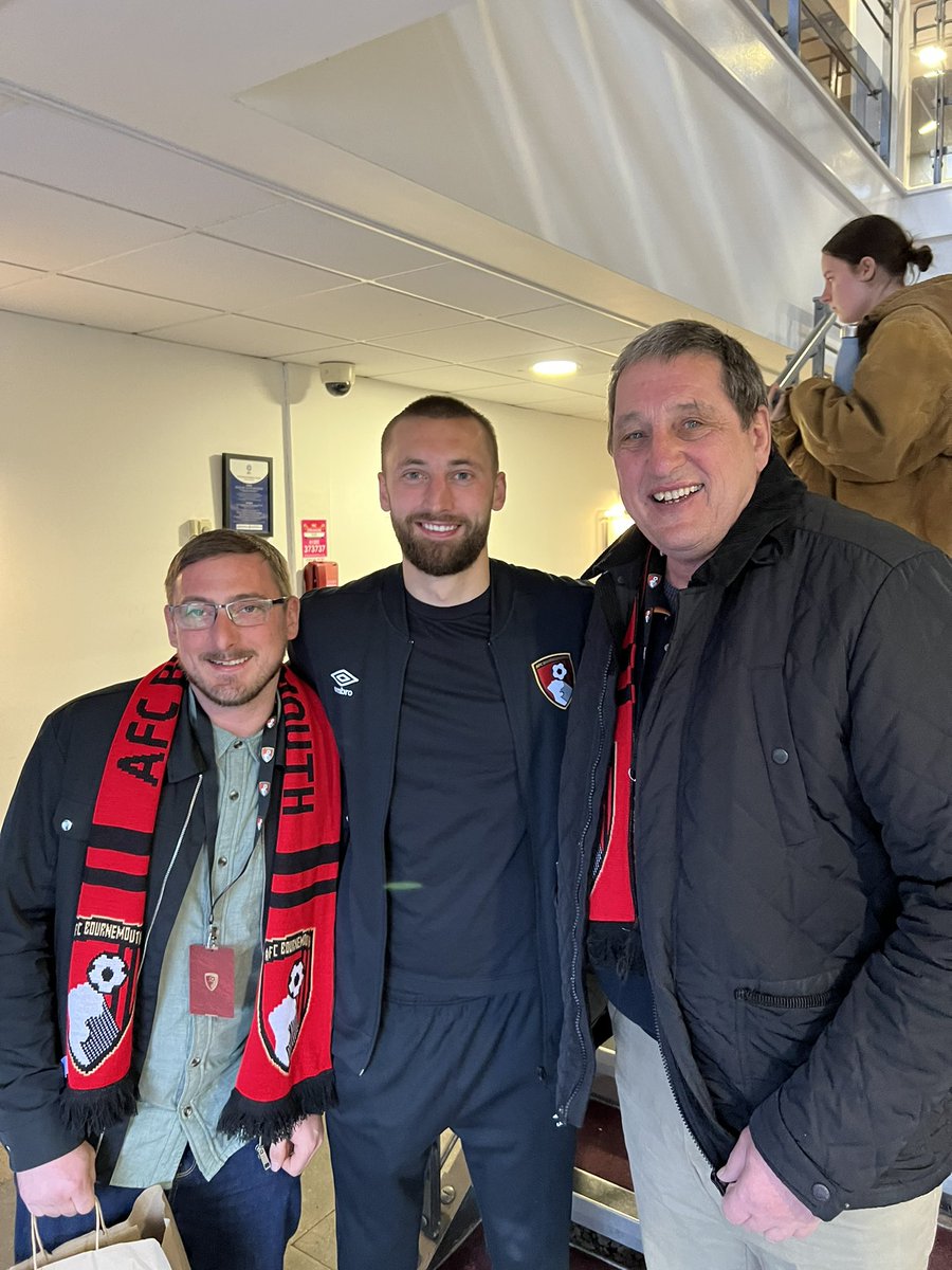 SamScaff2003's tweet image. Was a great day at @afcbournemouth for another match day sponsorship. 3 points in the bag! Also got to me @NatPhillips47 that we have sponsored for the season! #happydays #3points #upthecherries #bringontheprem #scaffoldingdorset